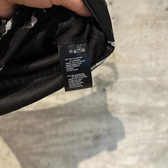 Urban Outfitters Size L Black and white swirl print crop tube top - Picture 4 of 4